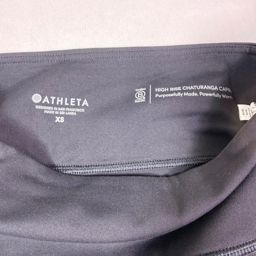 Athleta Chaturanga Capri XS Black High Rise Wicking Activewear Leggings 816130 - Picture 2 of 13